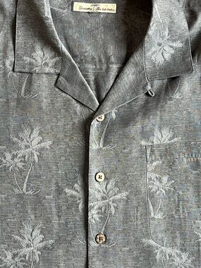 Tommy Bahama Gray Palm Tree Camp Shirt.  Mens Size XL